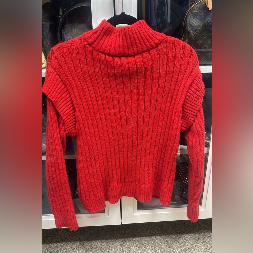Red cable sweater - Picture 2 of 2